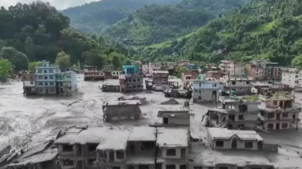 Vídeo: Enchente devasta região do Bazar de Trishuli e transforma ruas do Nepal em cenário de destruição