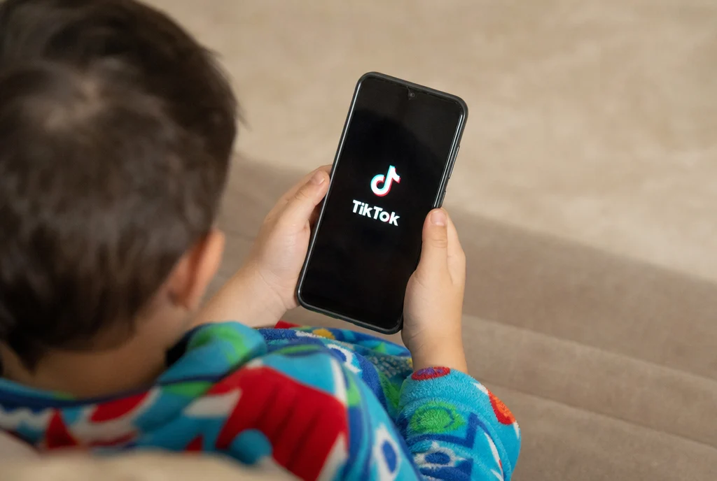 TikTok remove 7,75 milhões de contas e pode ter coletado dados de 20% das crianças brasileiras