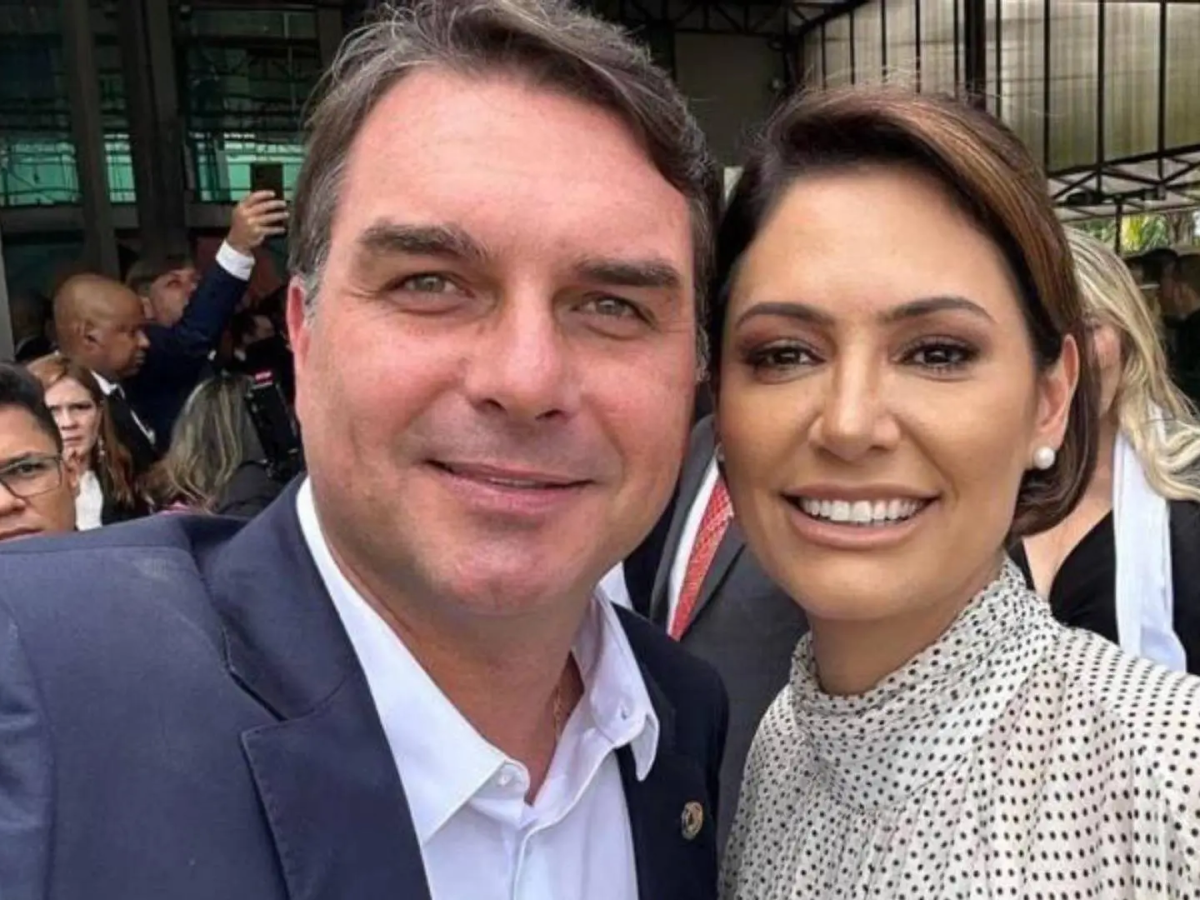 Michelle Bolsonaro diz que colocou "pedra na desavença" com Flávio e grava vídeo de campanha com enteado