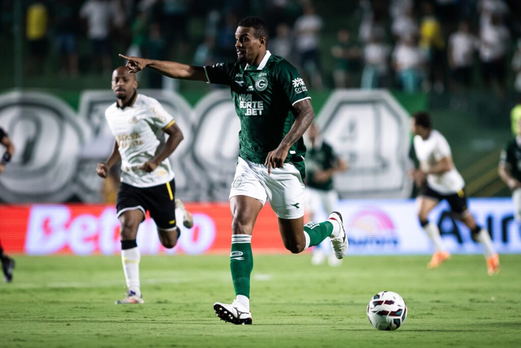 Goiás encara o Criciúma fora de casa em busca do G-6 na Série B