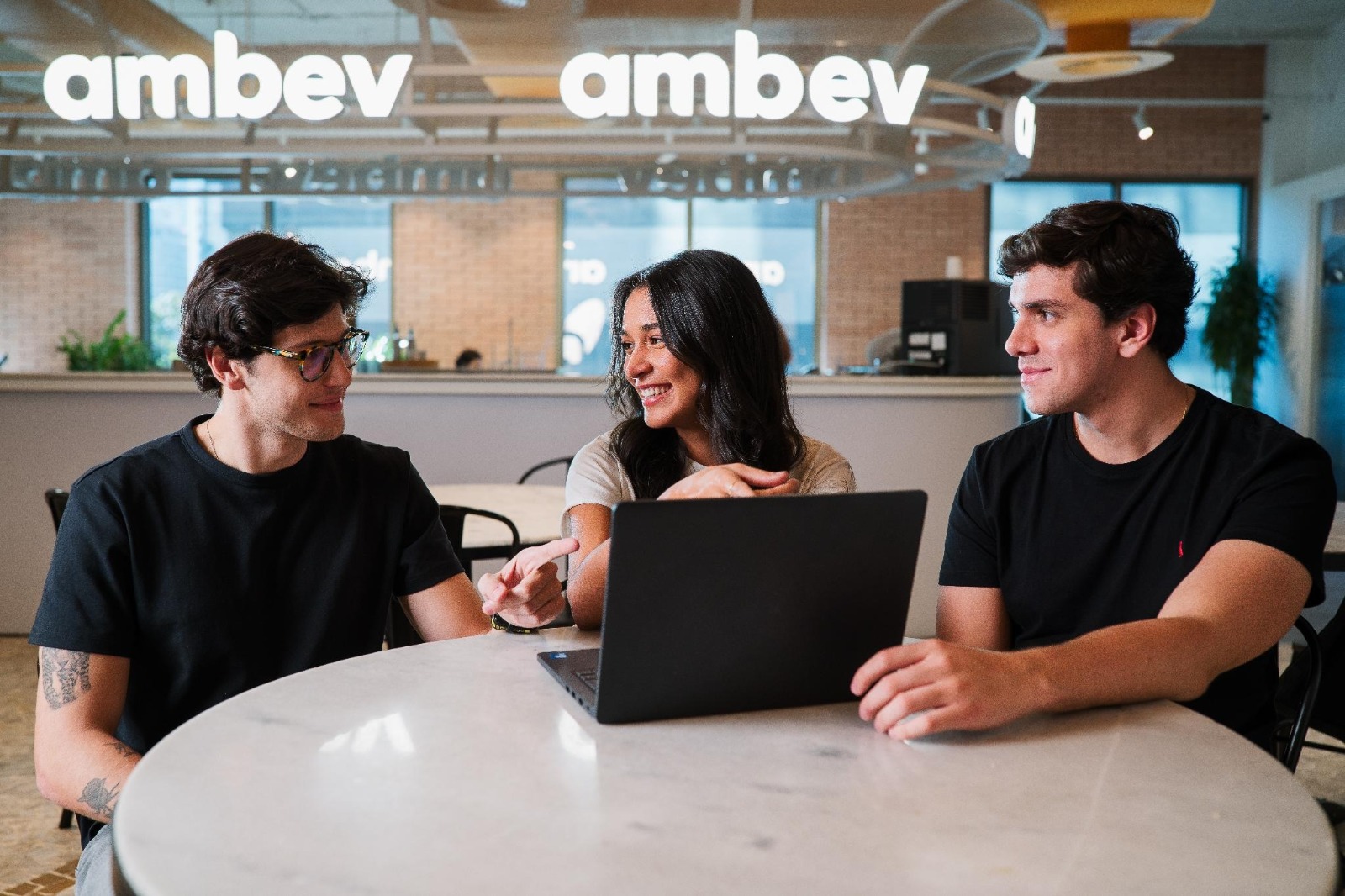 Ambev abre Programa de Trainee com imersão internacional e salário de R$ 9.500,00