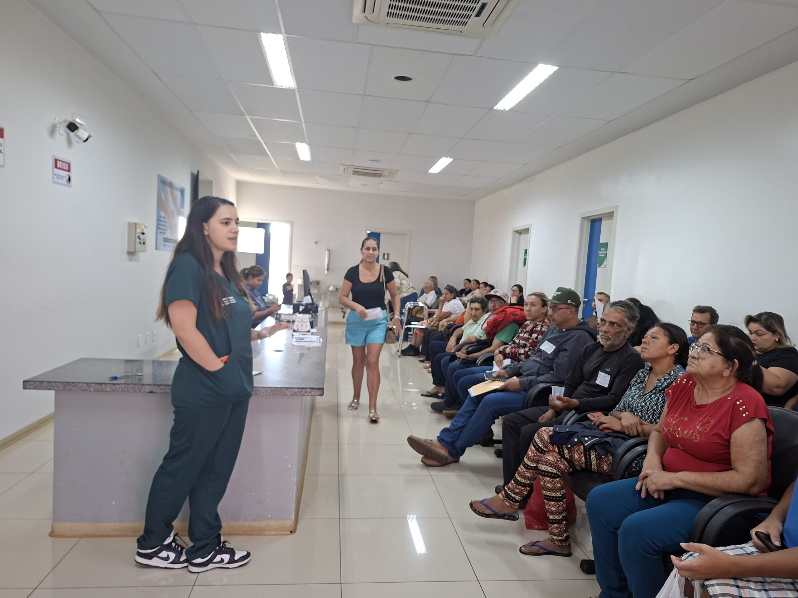 Policlínica de Quirinópolis reúne pacientes em palestra sobre saúde feminina