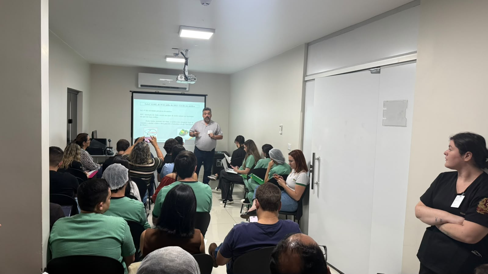 HEI reúne profissionais em capacitação sobre registros de saúde