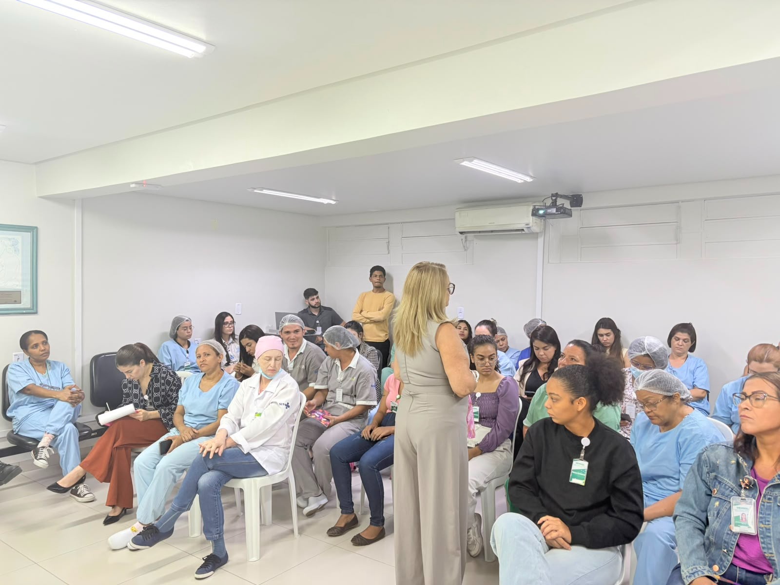 HEMNSL realiza palestra sobre enfrentamento à violência contra a mulher