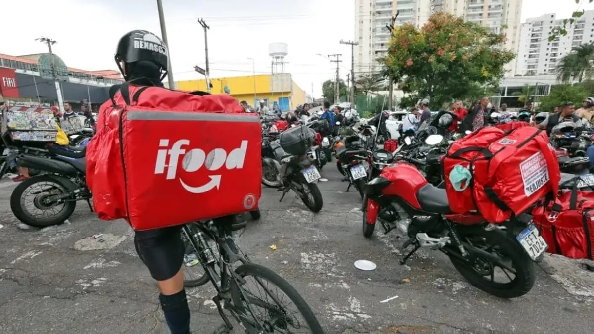 Justiça determina análise de auxílio a entregadores do iFood e pressiona o INSS