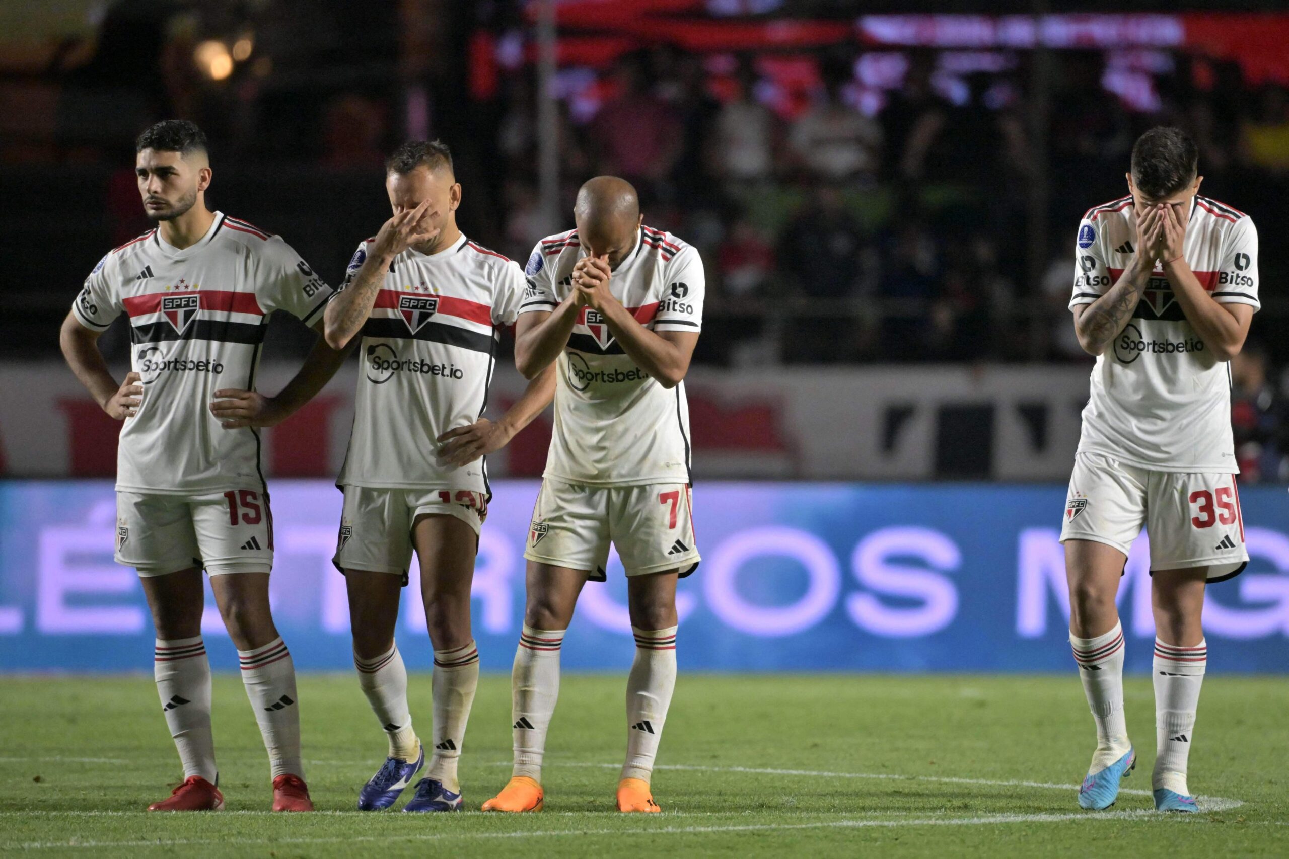 Brasileirão ganha novo time na briga contra rebaixamento após rodada do fim de semana