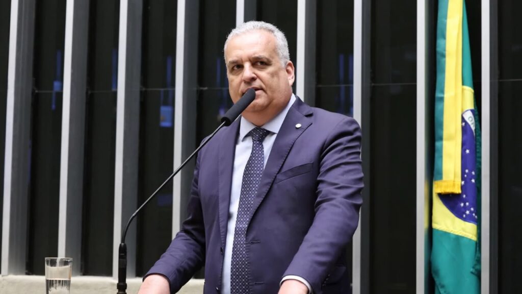 Vice de Flávio Bolsonaro, Alfredo Gaspar é investigado no STF por suspeitas de estupro de vulnerável e desvio de recursos