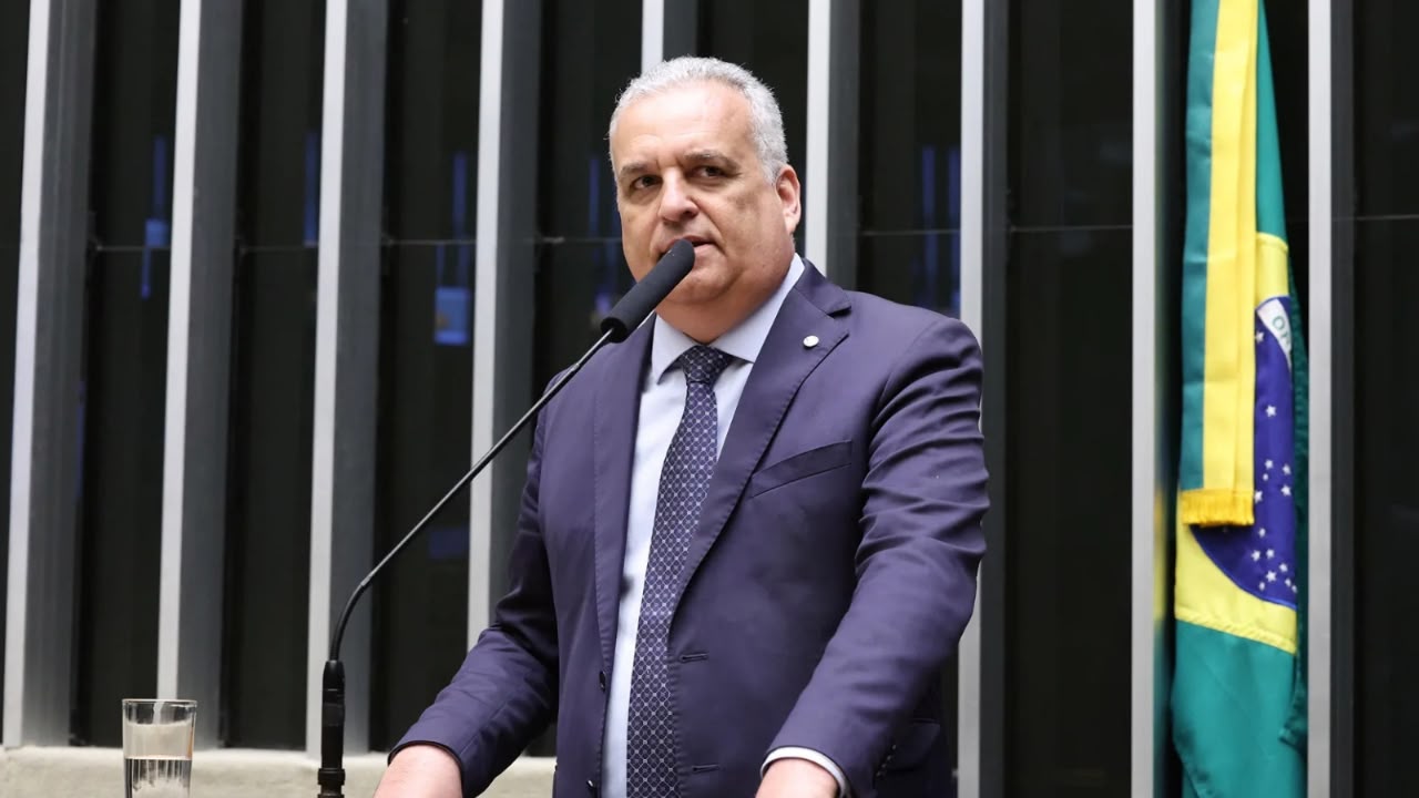 Vice de Flávio Bolsonaro, Alfredo Gaspar é investigado no STF por suspeitas de estupro de vulnerável e desvio de recursos