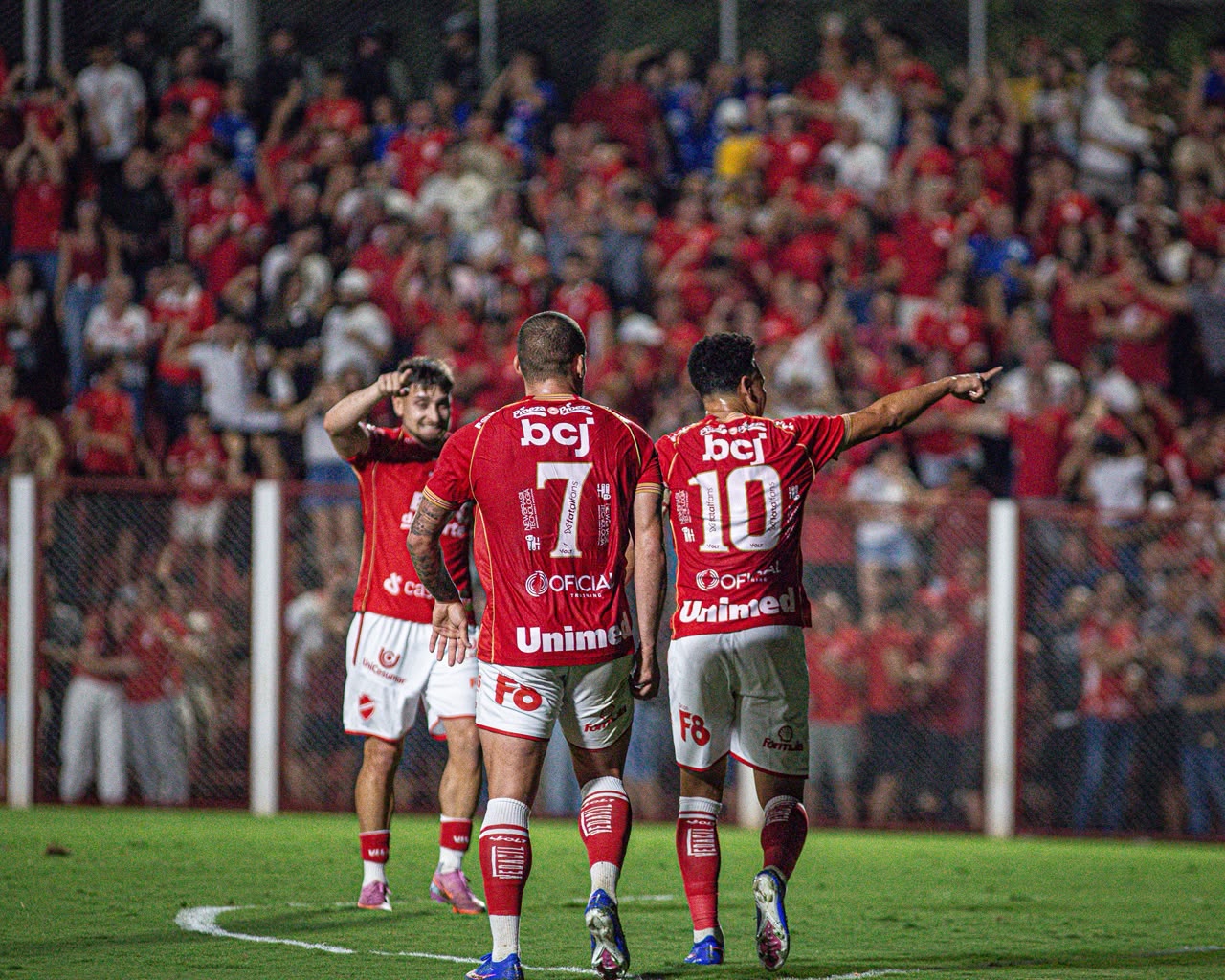 Vila Nova massacra Ponte Preta por 6 a 0 e se torna melhor ataque da Série B
