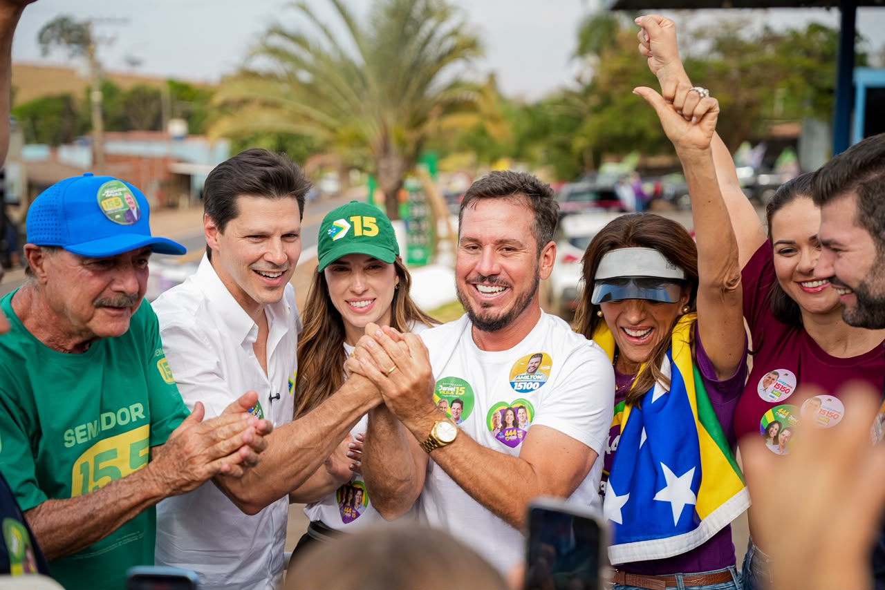 Daniel Vilela recebe apoio de prefeitos em giro pelo Centro goiano