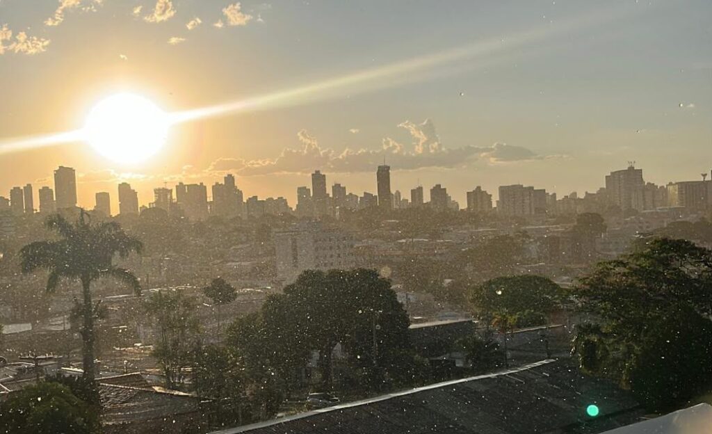 Chuva no fim da tarde ameniza calor em Goiânia, mas estiagem deve persistir