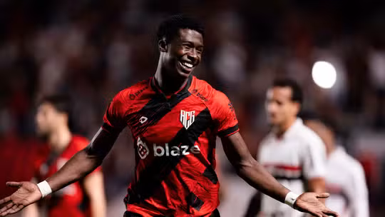 Atlético-GO vence Botafogo-SP por 3 a 0 e se aproxima do G6