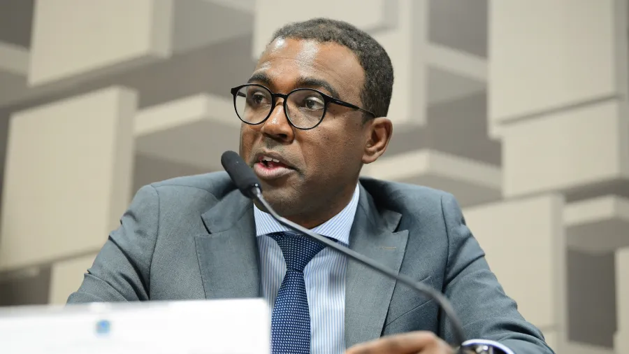 Diretor do BC diz à PF que escondeu liquidação do Banco Master
