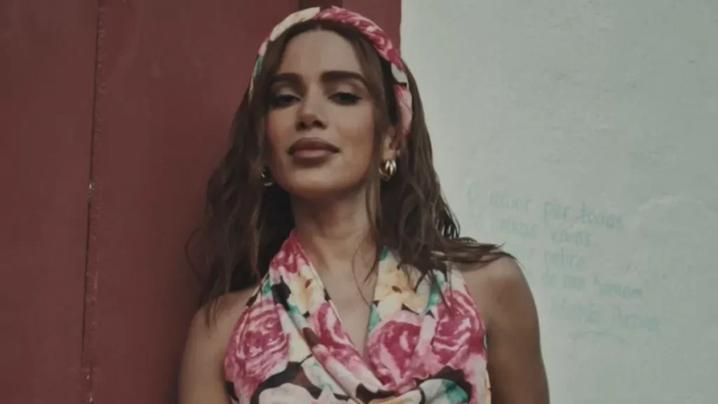 Anitta revela como Carmen Miranda influenciou sua mudança de vida
