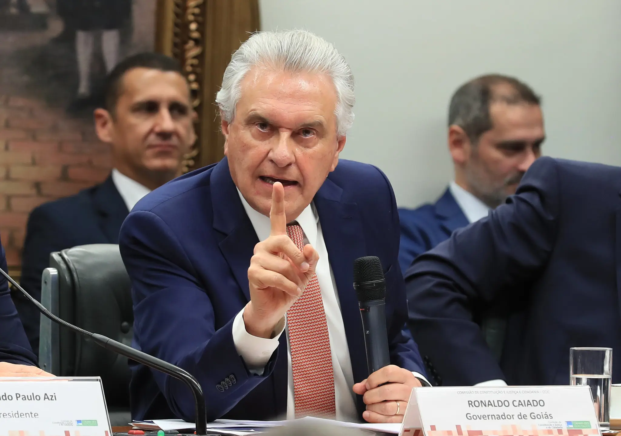 Caiado critica criação de conflitos externos por Lula e defende foco em problemas internos do Brasil
