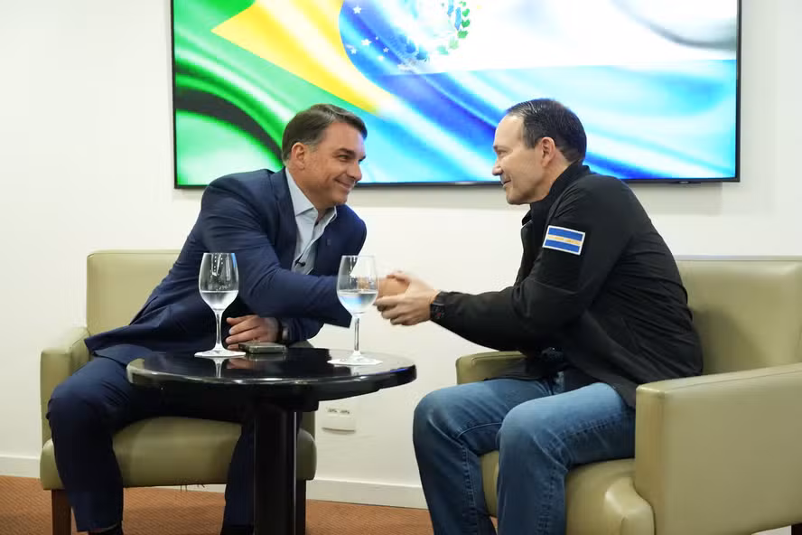 Flávio reúne aliados e ministro de Bukele para discutir segurança