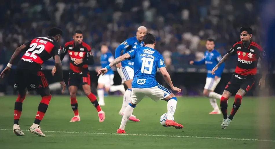 Flamengo e Cruzeiro decidem vaga nas quartas da Libertadores nesta quarta-feira (19)