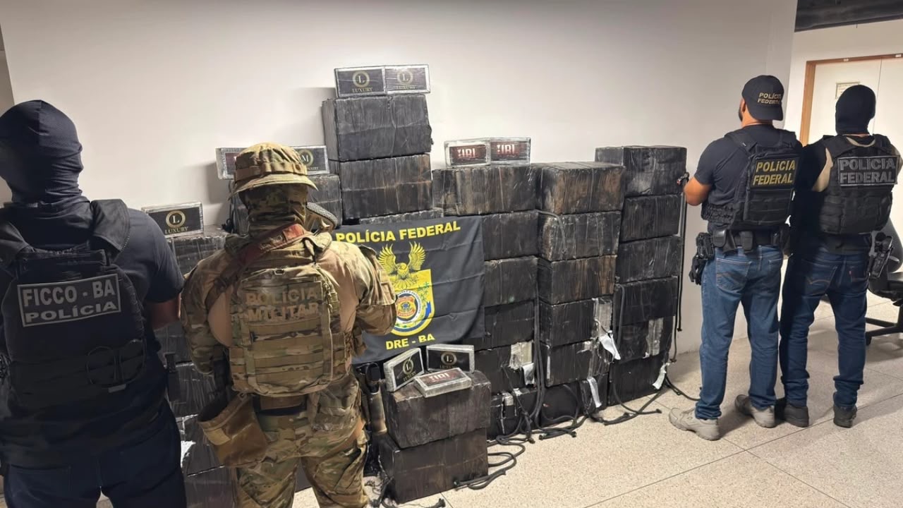 Vídeo: Polícia barra nove integrantes do PCC com 1 tonelada de cocaína no Porto de Salvador