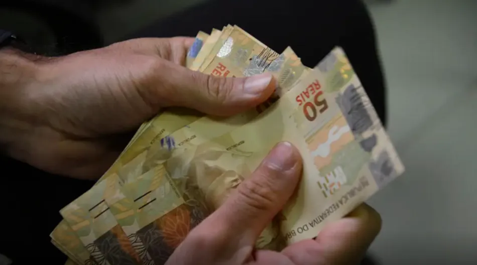 Salário mínimo deve subir para R$ 1.741 em 2027, prevê governo
