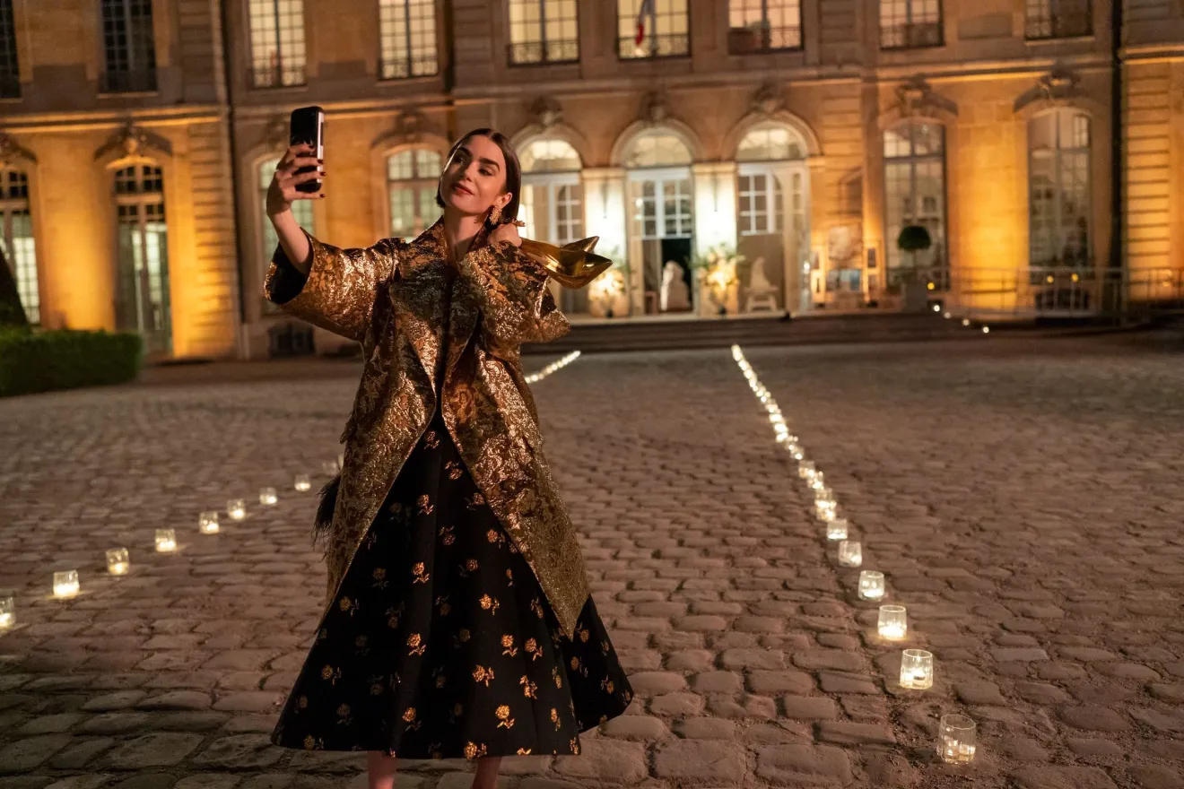 “Emily em Paris” se despede da Netflix na véspera de Natal com última temporada