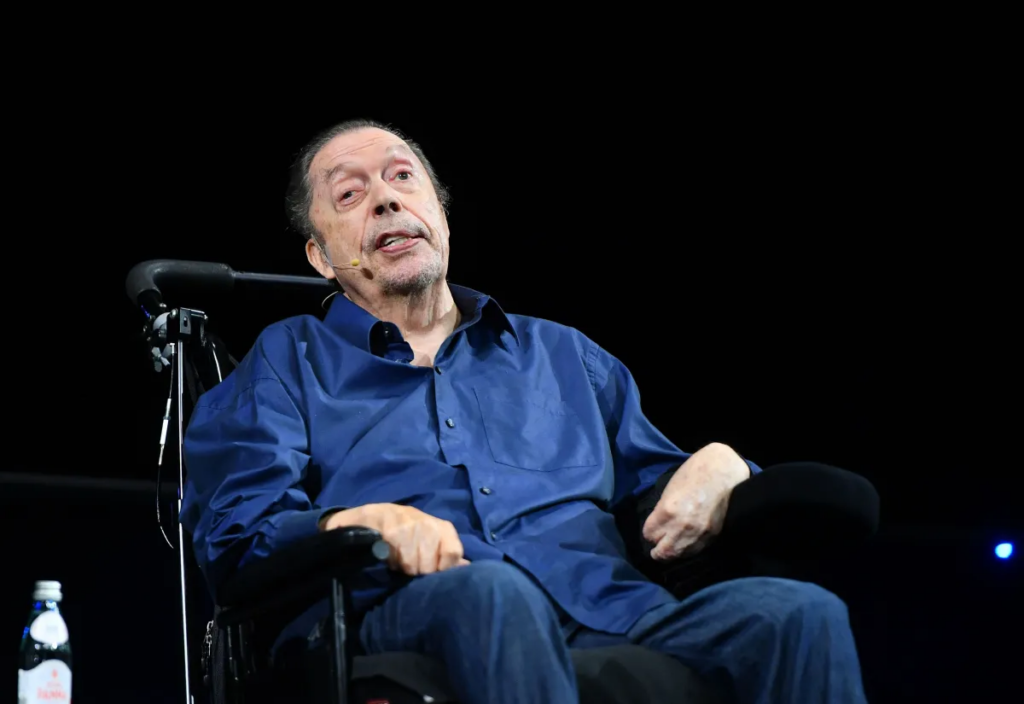 Tim Curry, astro de “Rocky Horror” e “Esqueceram de Mim 2”, morre aos 80 anos