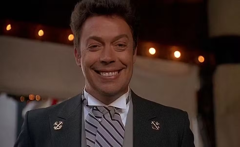 Tim Curry, de 'Rocky Horror Picture Show' e 'Esqueceram de Mim 2', morre aos 80 anos