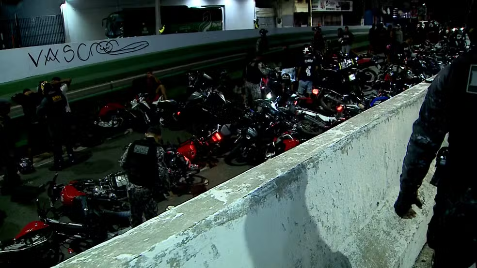 Vídeo mostra motociclistas tentando escapar durante Operação Rolezinho em São Luís