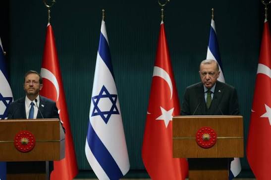 Israel e Turquia elevam tensão no Oriente Médio após ataque em base na Síria