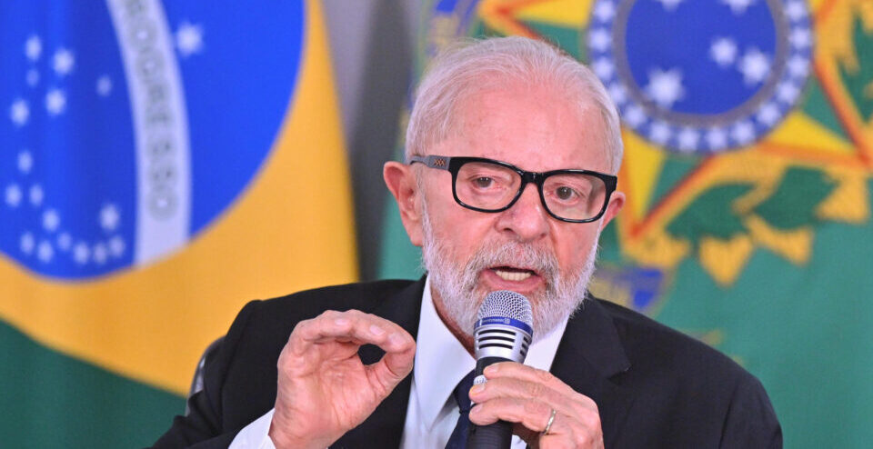Lula deve anunciar fim da "taxa das blusinhas" na próxima quarta-feira (26)