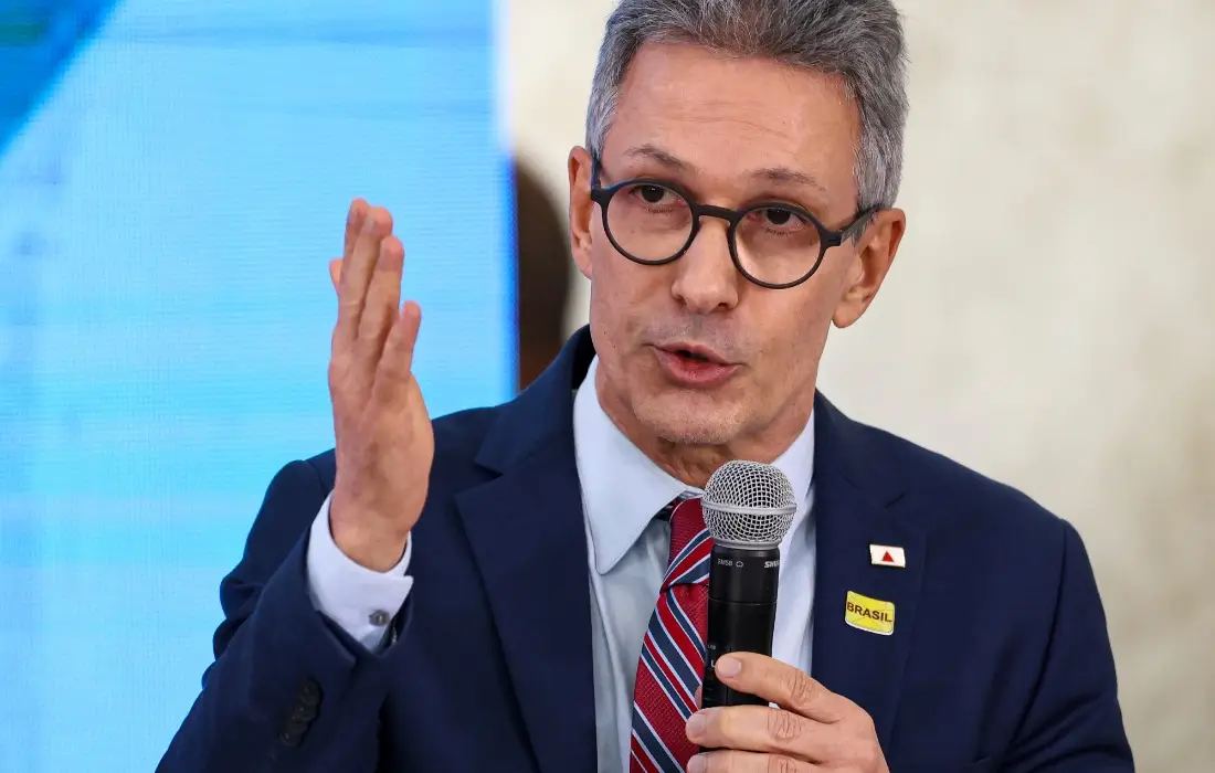 Zema critica adversários por familiares em cargos e ataca STF