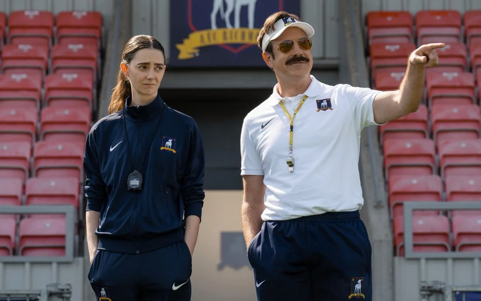Ted Lasso retorna em quarta temporada com foco no futebol feminino; 'Seja curioso, não julgue'