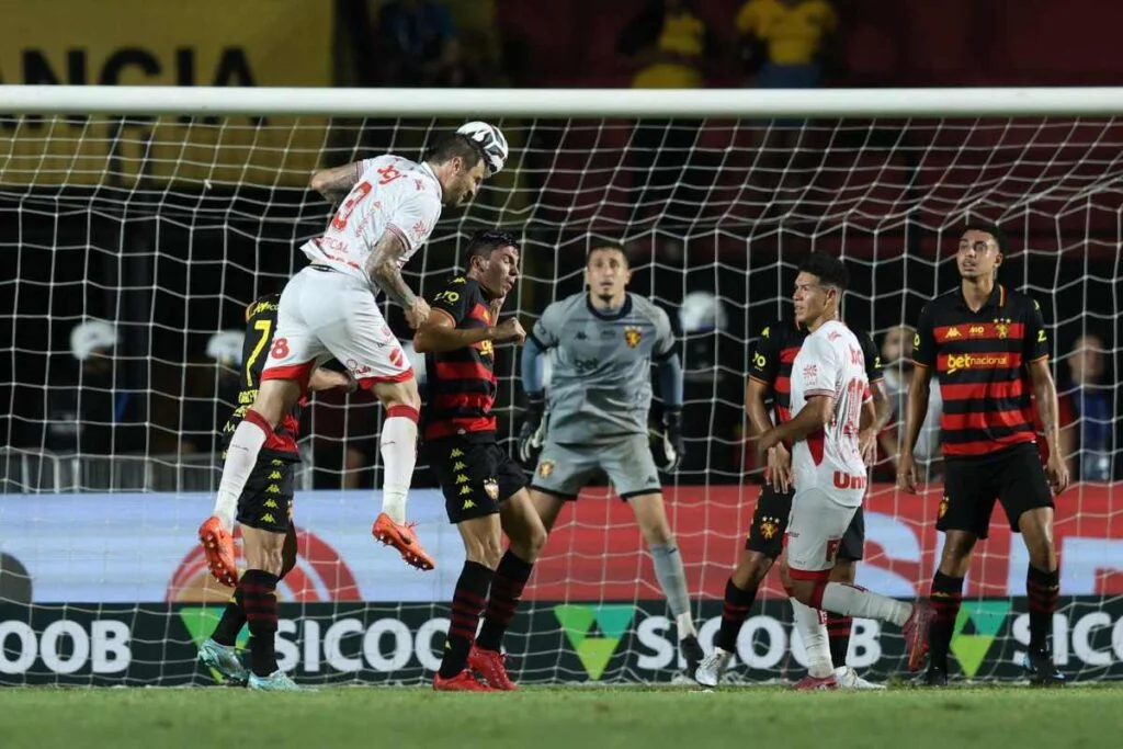 Vila Nova defende lugar no G-6 diante do Sport em confronto no OBA pela Série B