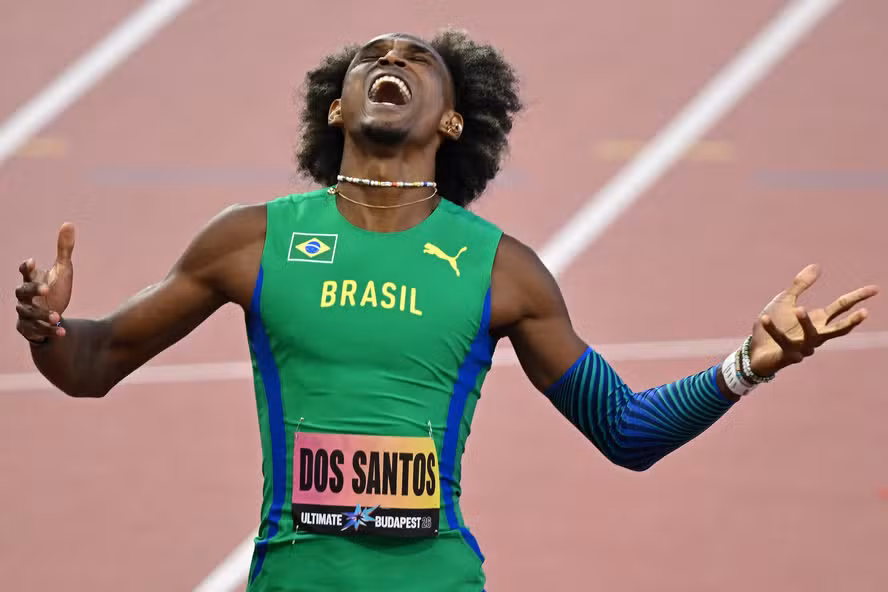 Alison dos Santos vence em Budapeste e mantém invencibilidade em 2026