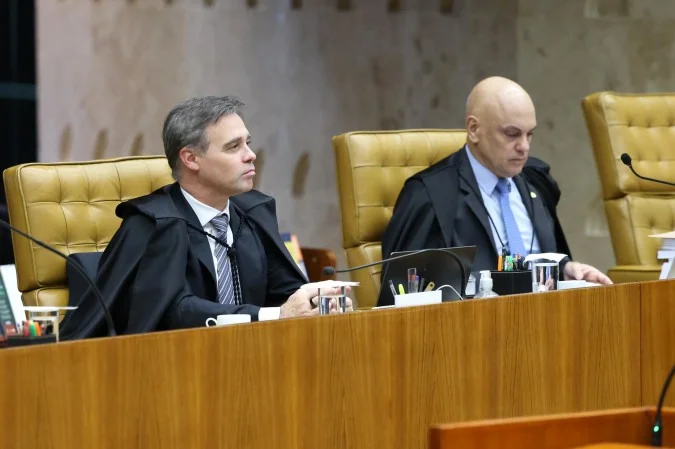 Moraes e Mendonça protagonizam bate-boca no STF e segurança precisa intervir