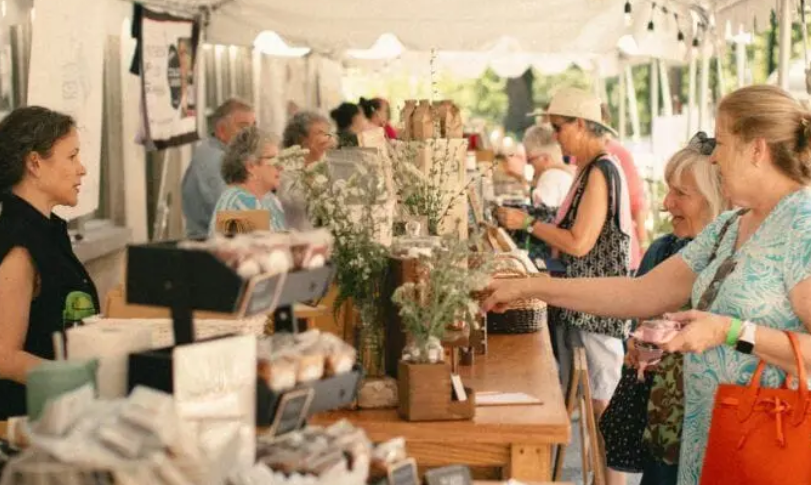 Feira tardes goianas leva sabores, artesanatos e lazer ao Parque Cascavel