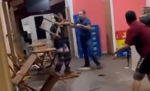 Confusão generalizada em estabelecimento comercial termina em agressões e móveis arremessados