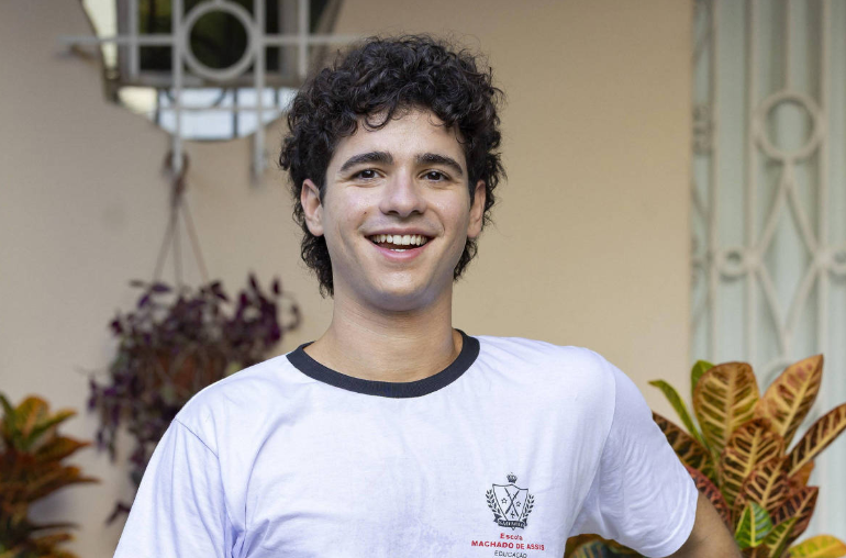 Vídeo: Ator de “Quem Ama Cuida” denuncia homofobia após ataque verbal e ameaça durante live no Rock in Rio
