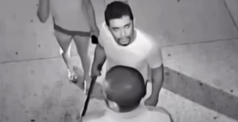 Marido vai tirar satisfação em posto de combustíveis e é atingido com própria arma