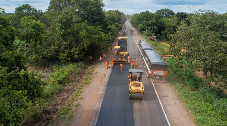 Obras na BR-153 alteram rotas e exigem atenção de motoristas em trecho de Rianápolis