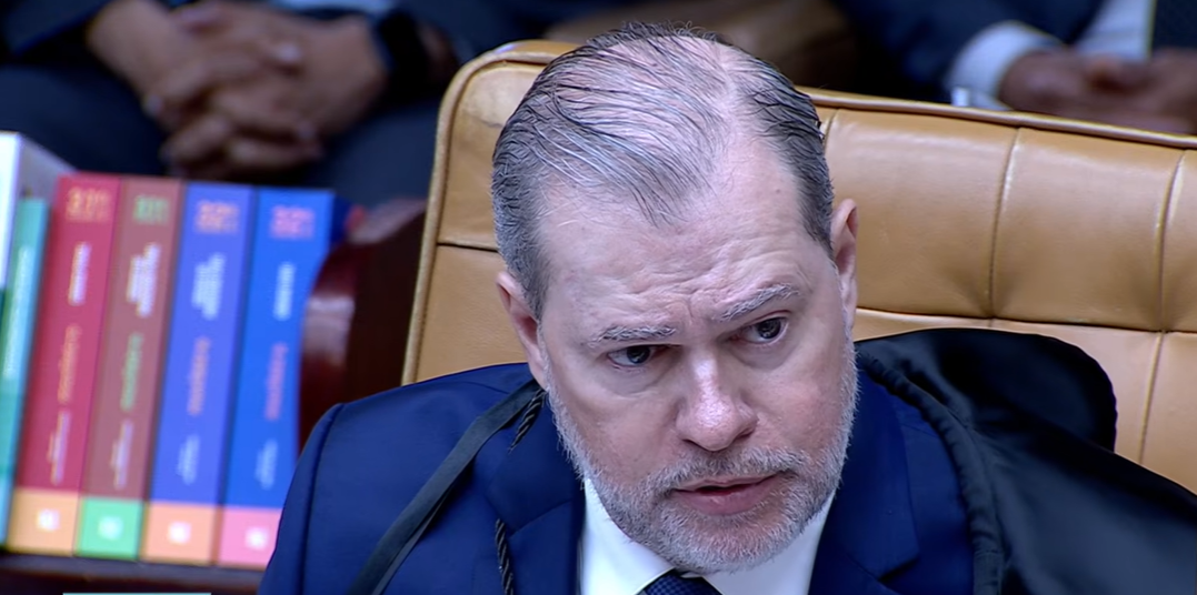 Após Nunes Marques, Toffoli também se declara suspeito, mas decide permanecer no plenário do STF