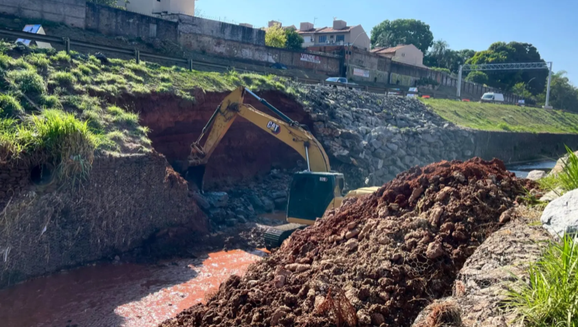 Prefeitura reforça talude e contém avanço de erosão na Marginal Botafogo em Goiânia