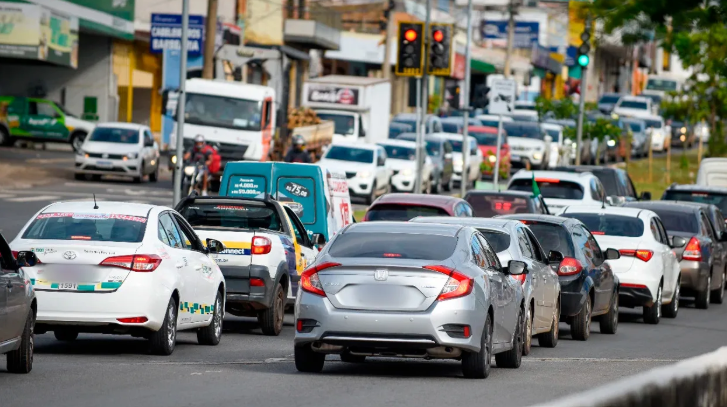 Goiânia enfrenta mais tempo no trânsito e moradores perdem quase dois dias e meio por mês em deslocamentos