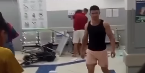 Vídeo mostra mulher quebrando objetos em hospital até ser acalmada com beijo