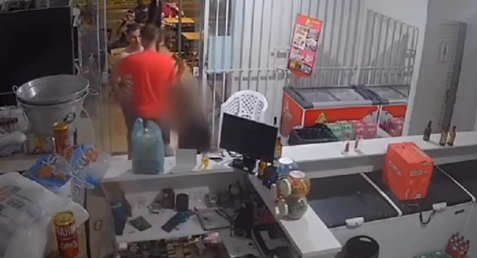 Homem agride esposa e suposto amante após receber fotos dos dois em conveniência em Mato Grosso