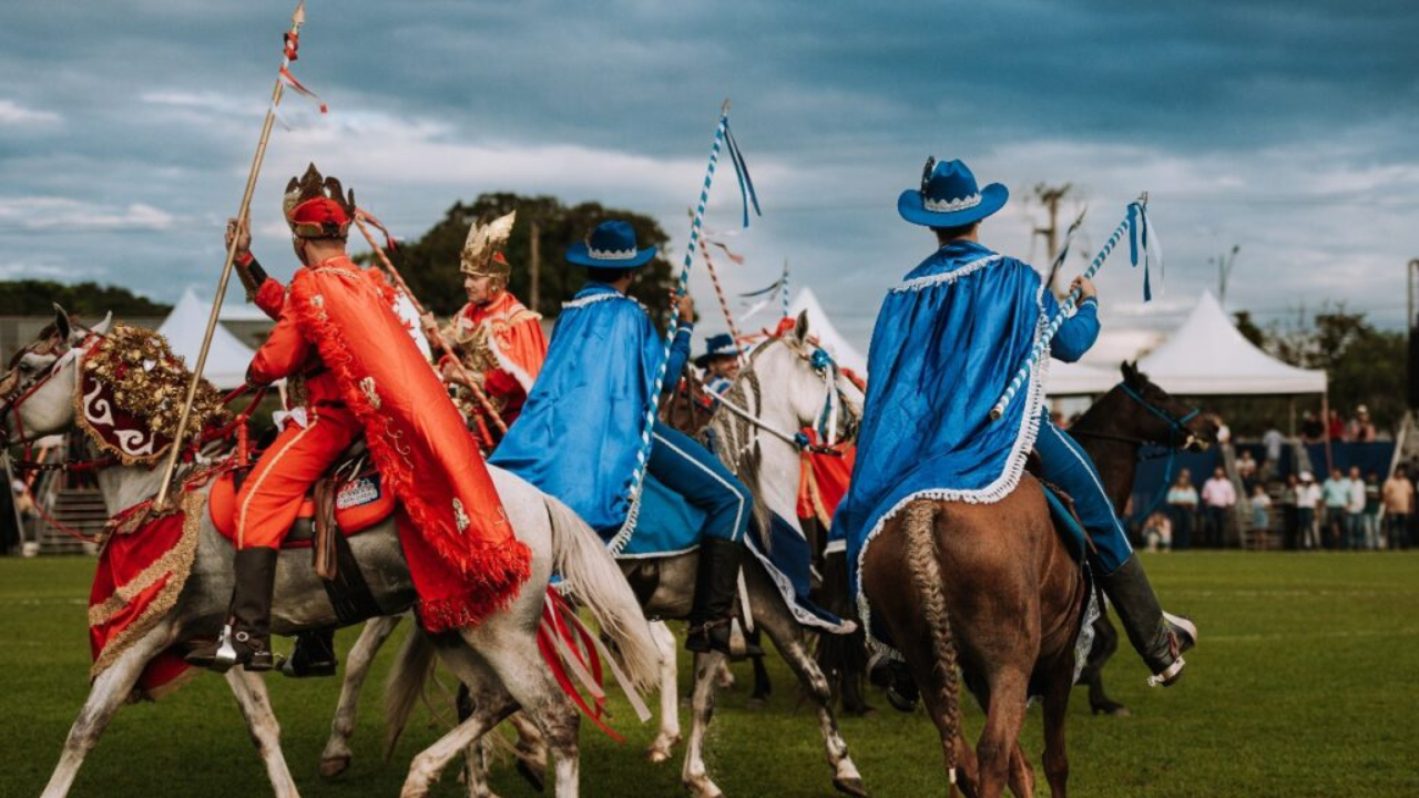 Silvânia encerra circuito das cavalhadas com apresentações neste fim de semana