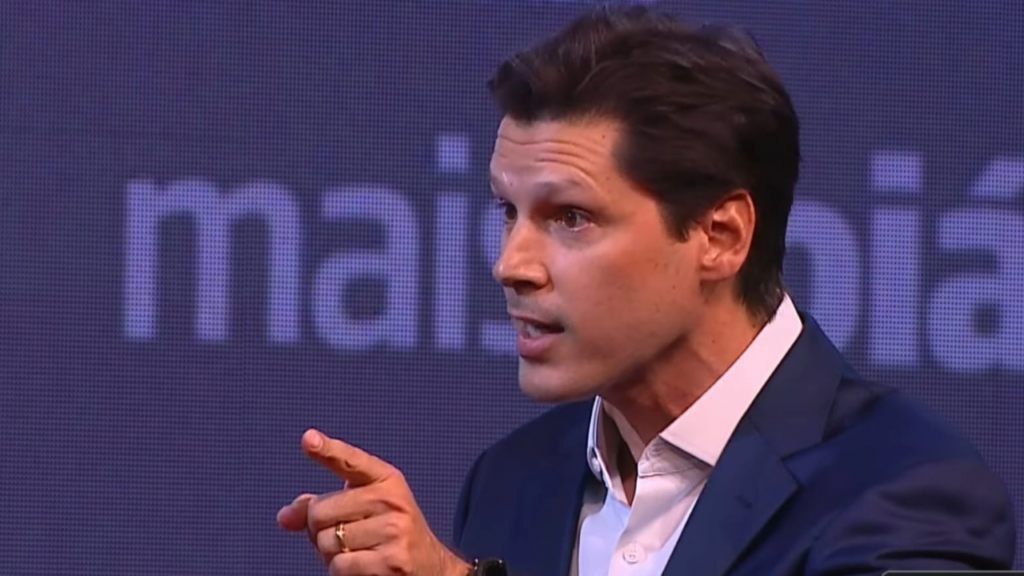 Em debate, Daniel Vilela apresenta metas, confronta resultados e projeta novo ciclo de desenvolvimento