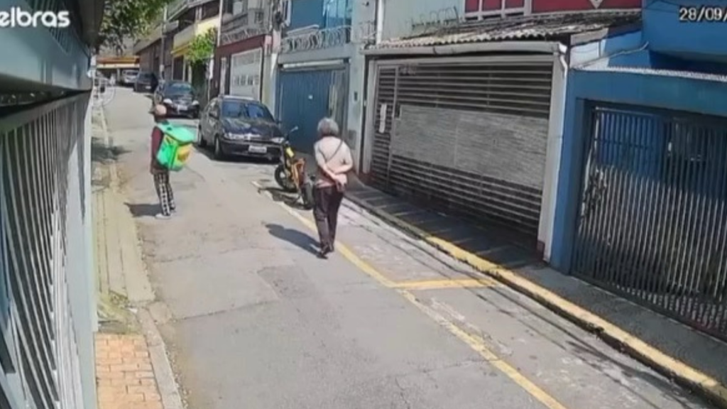 Idosa é esfaqueada em tentativa de assalto em São Paulo. Assista ao vídeo