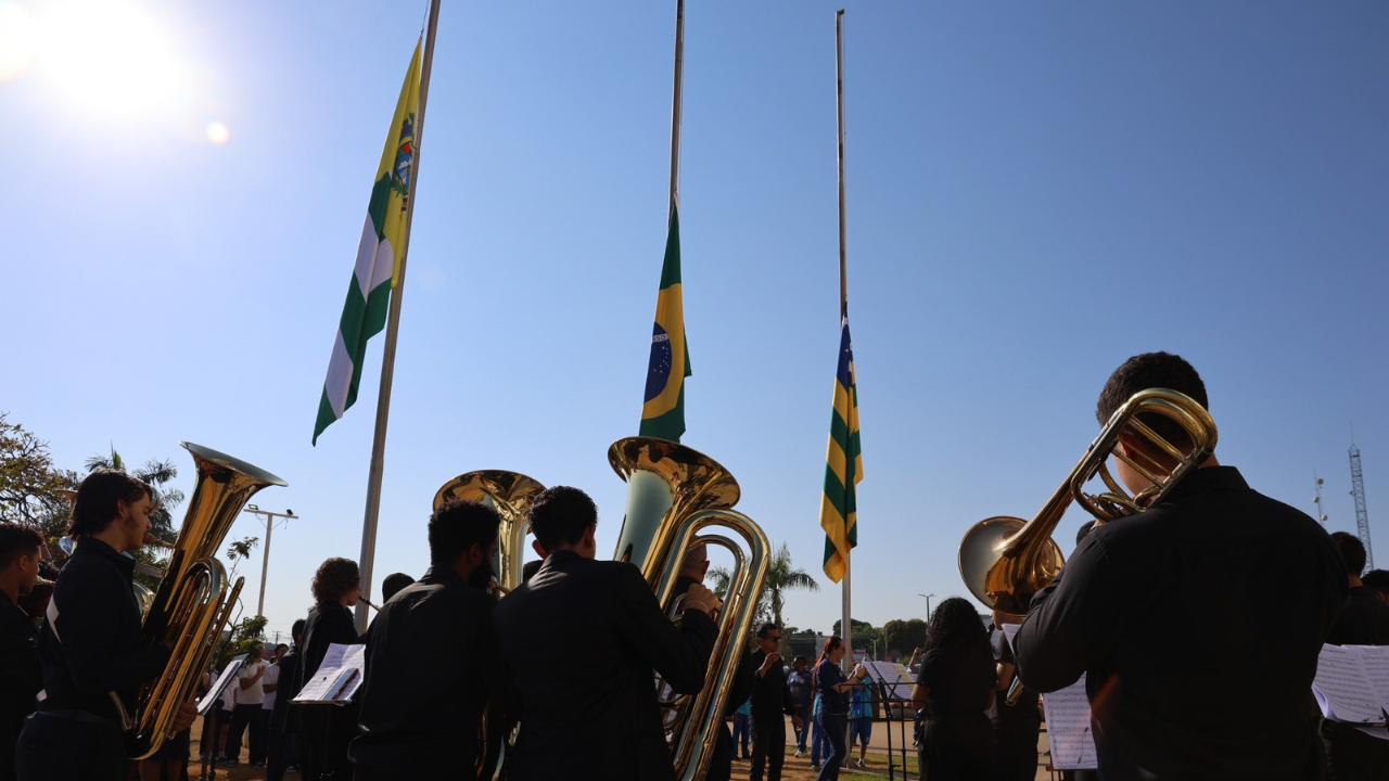 Aparecida de Goiânia realiza ato cívico com alunos e banda na semana da pátria