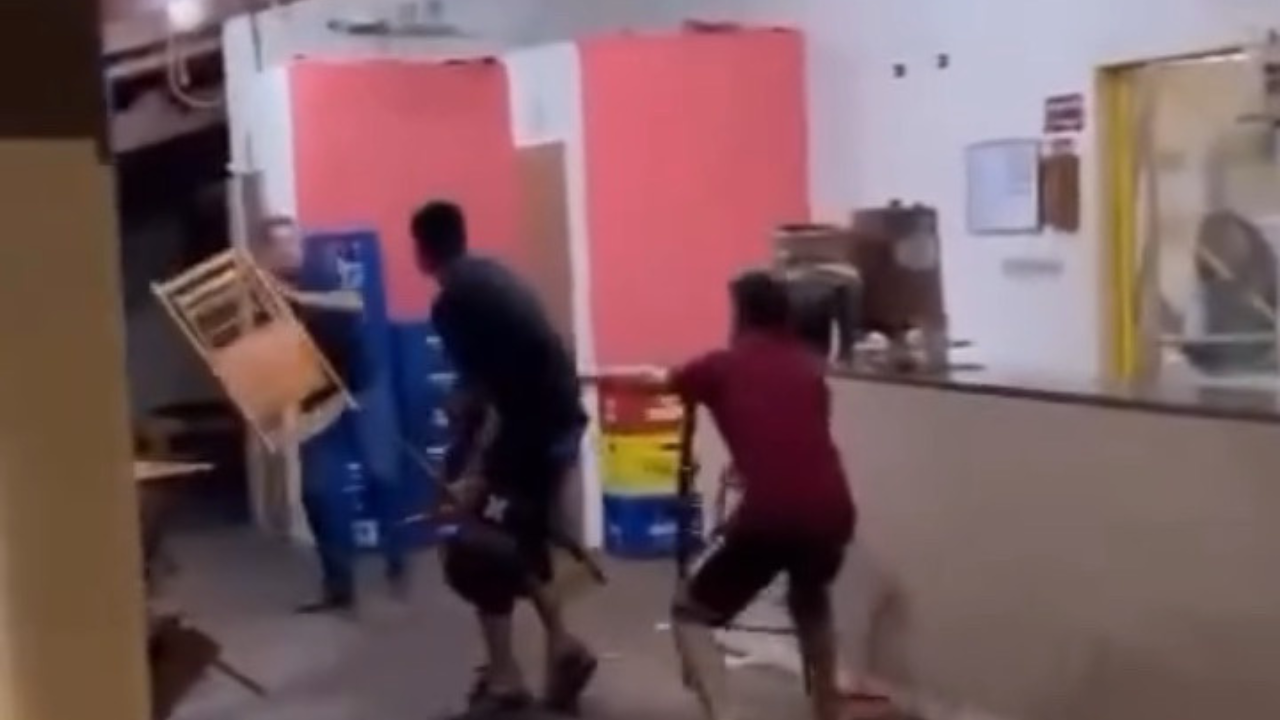 Vídeo: Briga generalizada em estabelecimento comercial deixa móveis destruídos e clientes em pânico