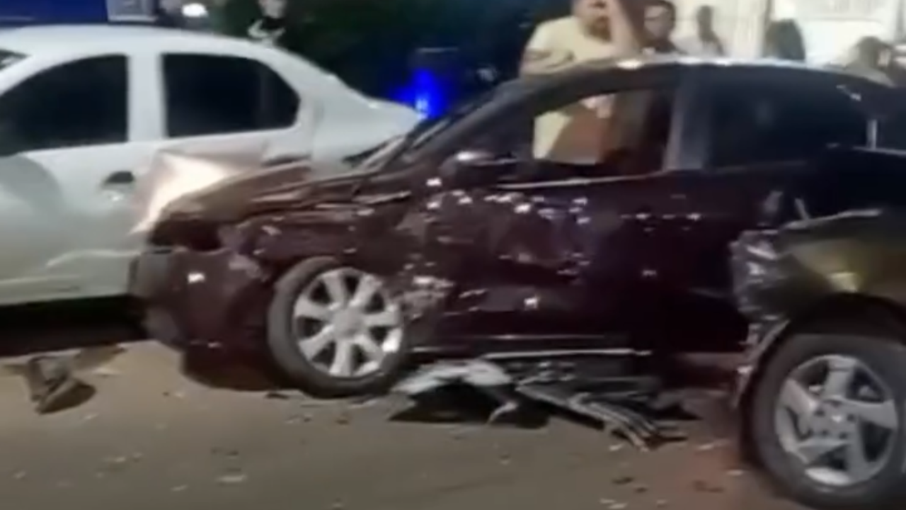 Acidente múltiplo na Avenida Milão em Goiânia deixa veículos danificados e vítimas socorridas; veja vídeo